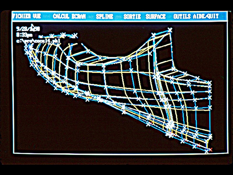 Pour sa machine de traversée de l’Atlantique Sud, beaucoup d’innovations ont vu le jour qui sont devenues la règle chez les ULM pendulaires (aérodynamique soignée, verrière, tout carbone avec réservoir intégré, empennages, et surtout utilisation pour la première fois du Rotax 80HP 4 temps