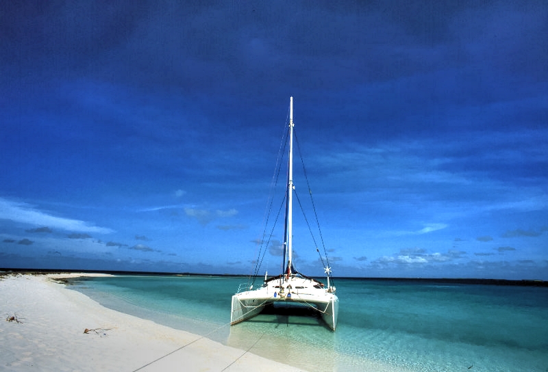 The catamaran Itzamma 